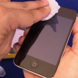 Razones por las qué debés desinfectar la pantalla de tu móvil ahora mismo