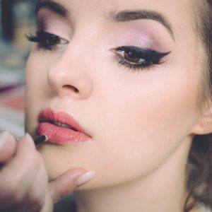 Consejos de maquillaje para que tus labios se vean más gruesos