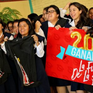 Claro regaló la fiesta de la Promo al Colegio Casa Central