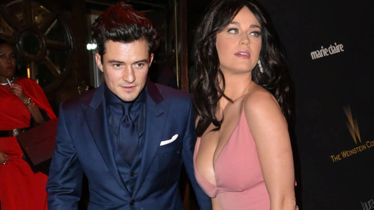 katy perry y orlando bloom vestido rosado traje azul