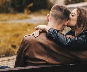 Señales para darte cuenta de que a tu novio le gusta alguien más